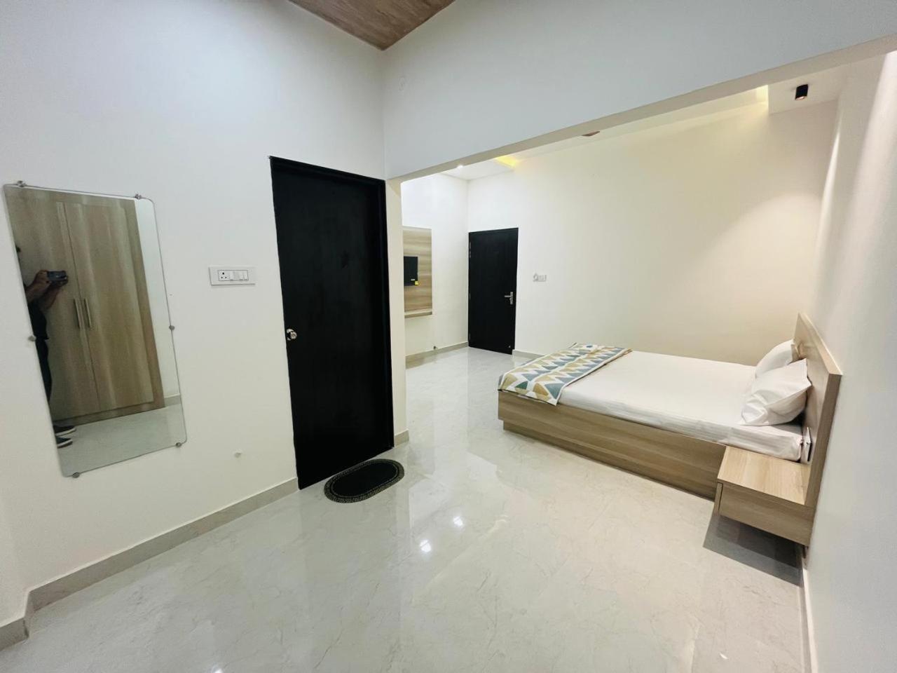 Log Inn Banaras فاراناسي المظهر الخارجي الصورة